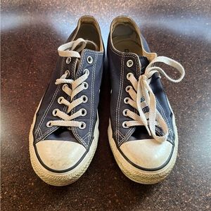 USED NAVY BLUE CONVERSE ALL STAR SIZE 9